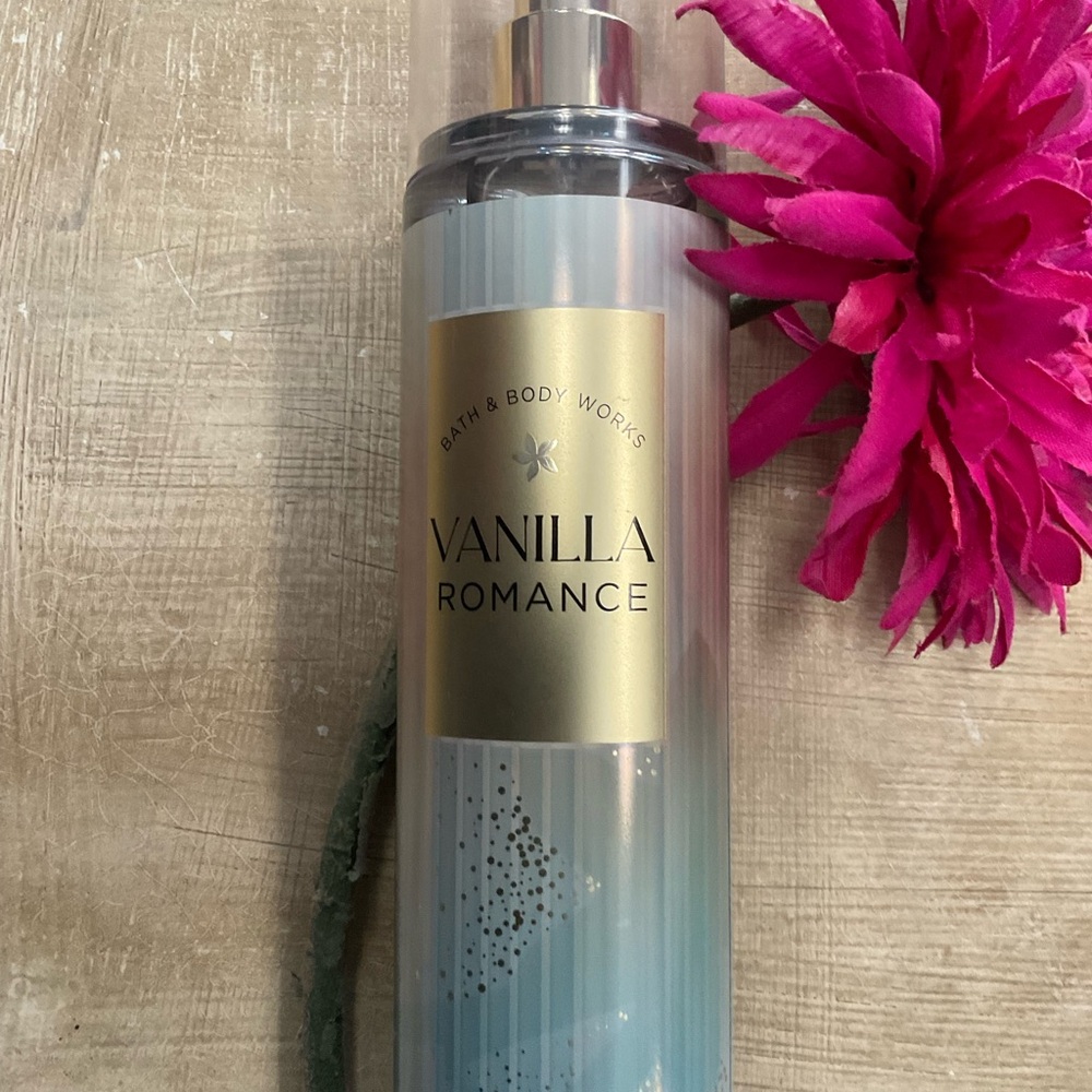 Brand New Bath & Body Works ‘Vanilla Romance’ Fine Fragrance Spray Mist 8oz - Picture 2 of 3